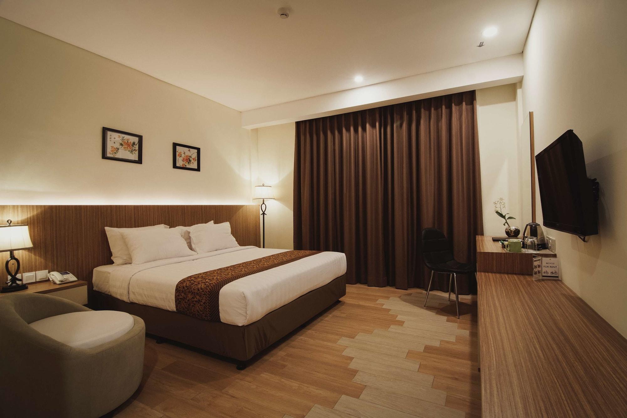Отель Golden Tulip Essential Belitung Танджунгпандан Экстерьер фото