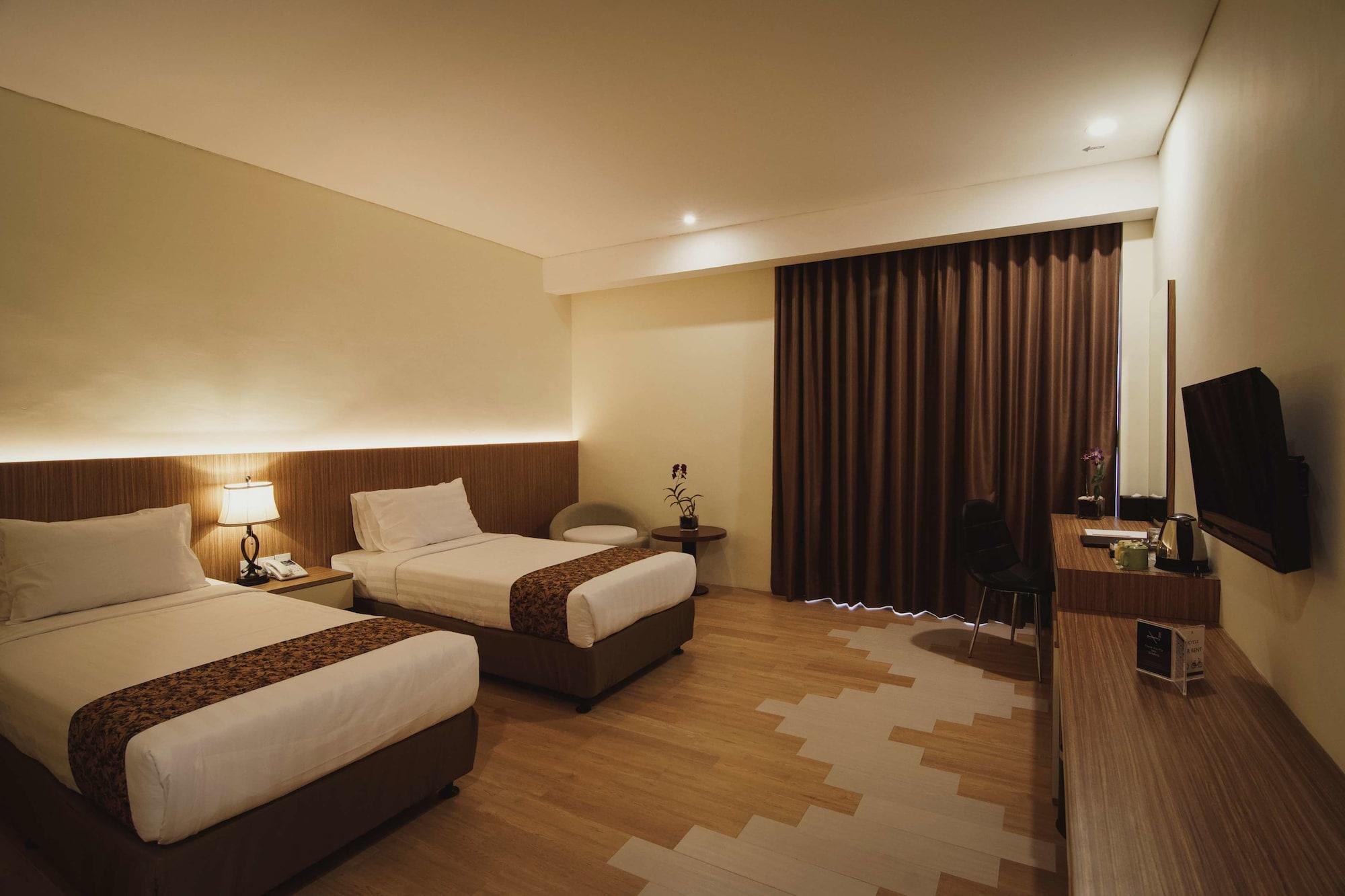 Отель Golden Tulip Essential Belitung Танджунгпандан Экстерьер фото