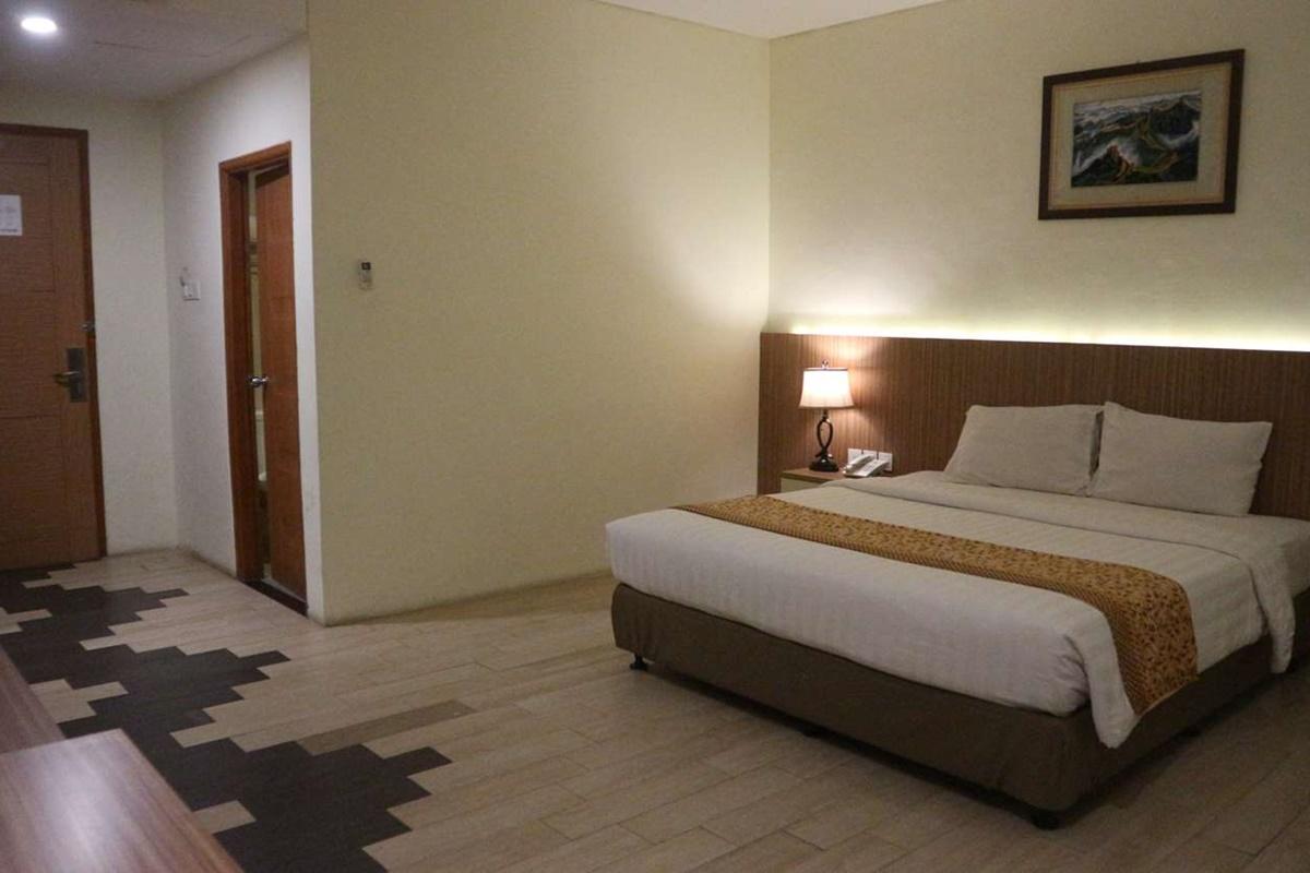 Отель Golden Tulip Essential Belitung Танджунгпандан Экстерьер фото
