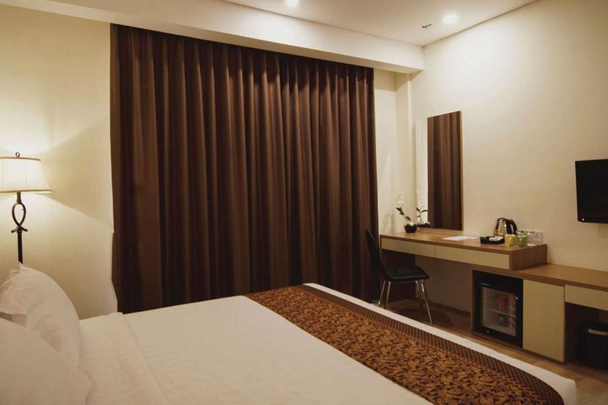 Отель Golden Tulip Essential Belitung Танджунгпандан Экстерьер фото