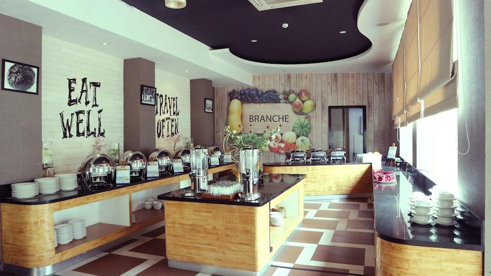 Отель Golden Tulip Essential Belitung Танджунгпандан Экстерьер фото