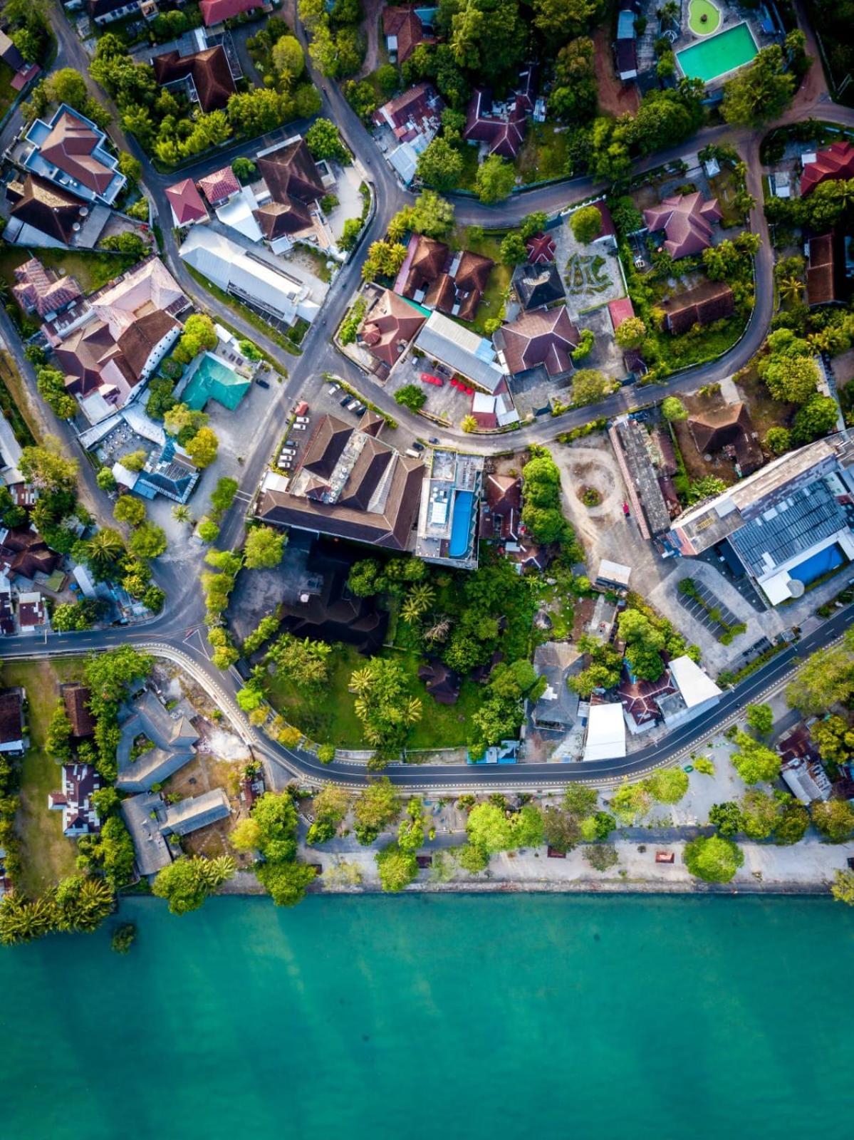 Отель Golden Tulip Essential Belitung Танджунгпандан Экстерьер фото