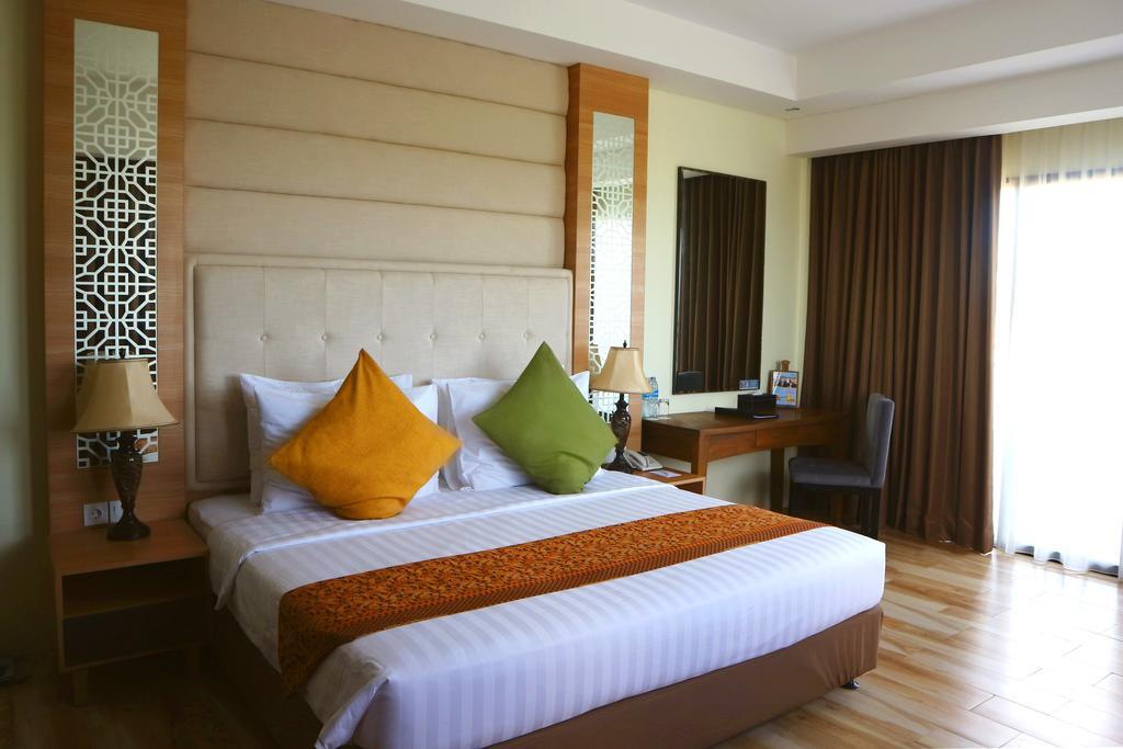 Отель Golden Tulip Essential Belitung Танджунгпандан Экстерьер фото