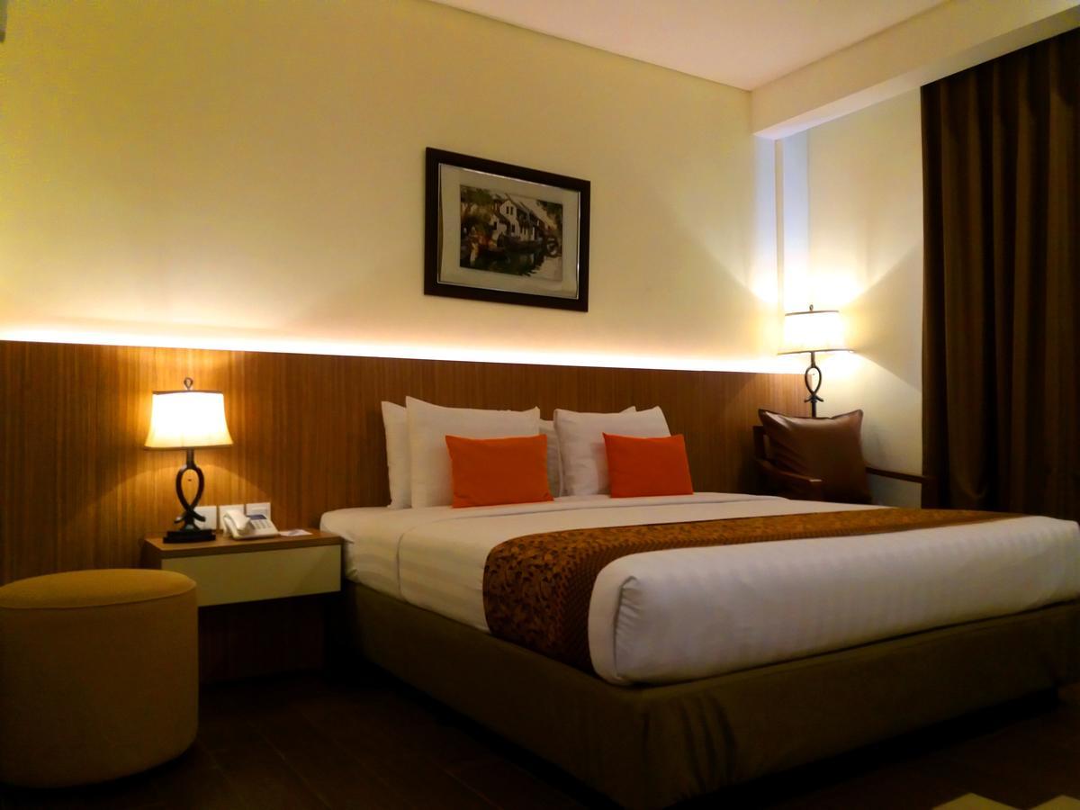 Отель Golden Tulip Essential Belitung Танджунгпандан Экстерьер фото
