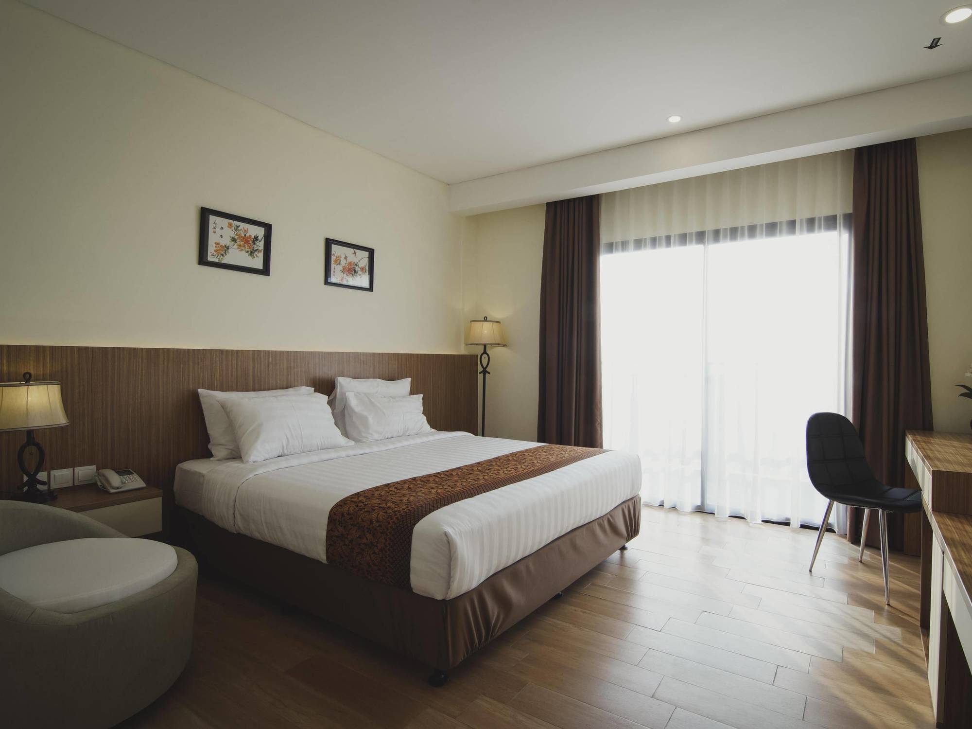 Отель Golden Tulip Essential Belitung Танджунгпандан Экстерьер фото